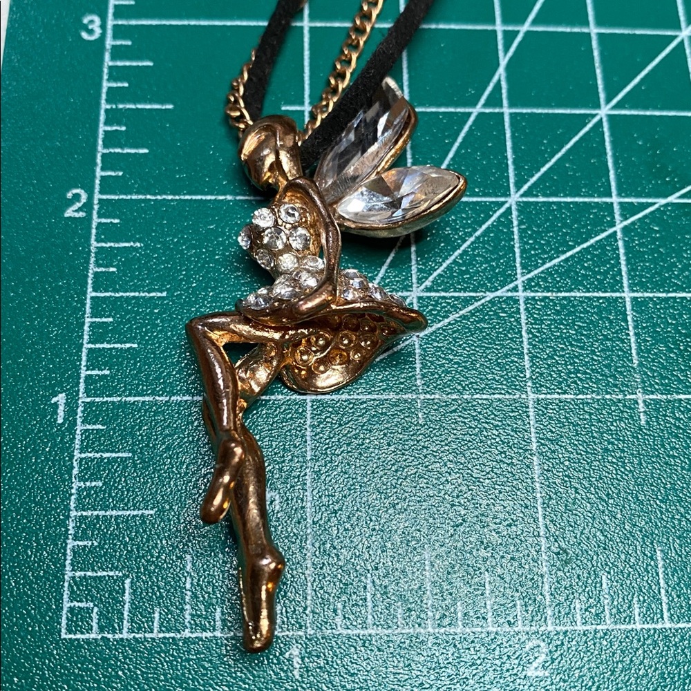 🍇Gold Fairy Pendant Necklace With Crystal Wings - Picture 4 of 9